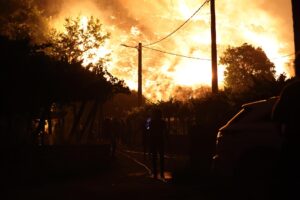 El incendio forestal de A Cañiza (Pontevedra). EFE/Sxenick