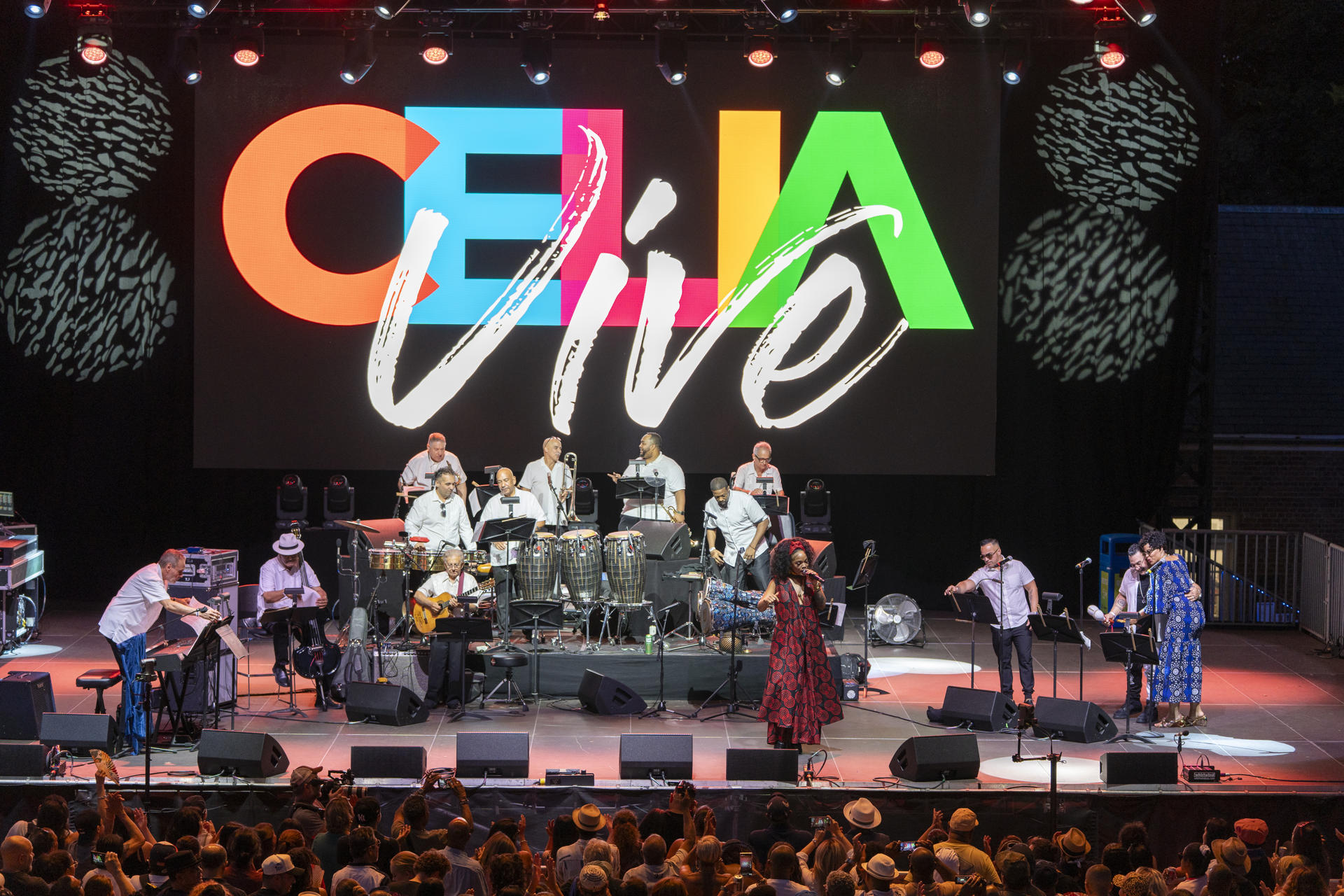 La cantante cubana Brenda Navarrete, se presenta durante un homenaje por el centenario de la fallecida cantante cubana Celia Cruz, en el festival summerstage este sábado, en Nueva York (Estados Unidos). EFE/ Ángel Colmenares