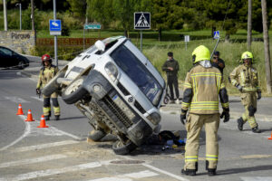 Accidente de tráfico en Huesca (Aragón) en la calle Cuesta de los Mártires con el Paseo Lucas Mallada, en mayo último. EFE/ Javier Blasco