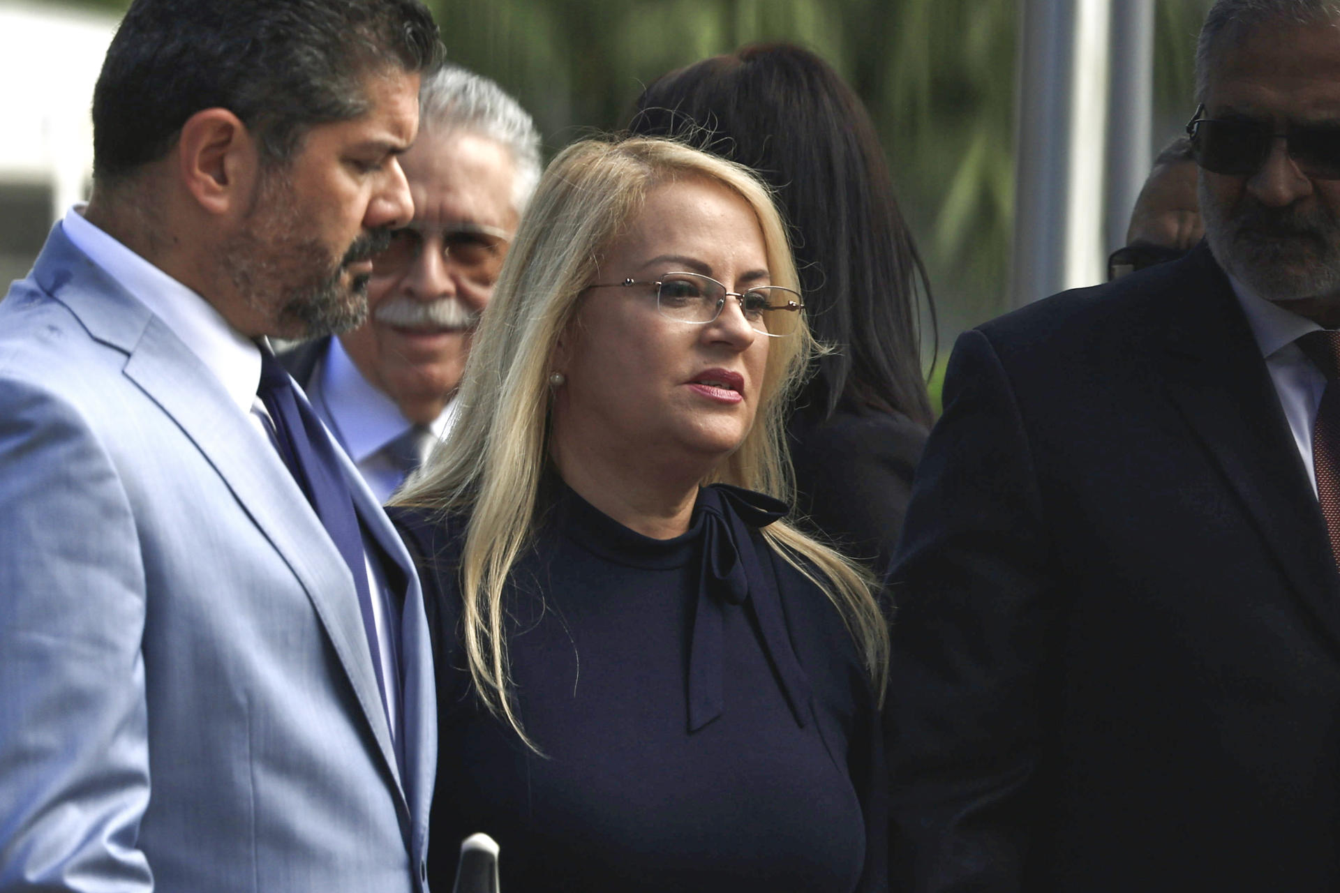 La exgobernadora de Puerto Rico, Wanda Vázquez Garced, sale del Tribunal Federal este miércoles, en San Juan (Puerto Rico). EFE/ Thais Llorca