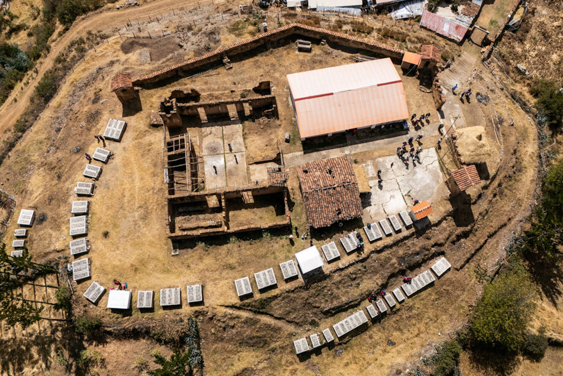 Fotografía aérea que muestra el 'Lugar de la Memoria de Accomarca', en Accomarca (Perú). EFE/ Malú Ramahí
