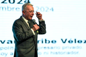 Foto de archivo del expresidente de Colombia Álvaro Uribe. EFE/ José Jácome