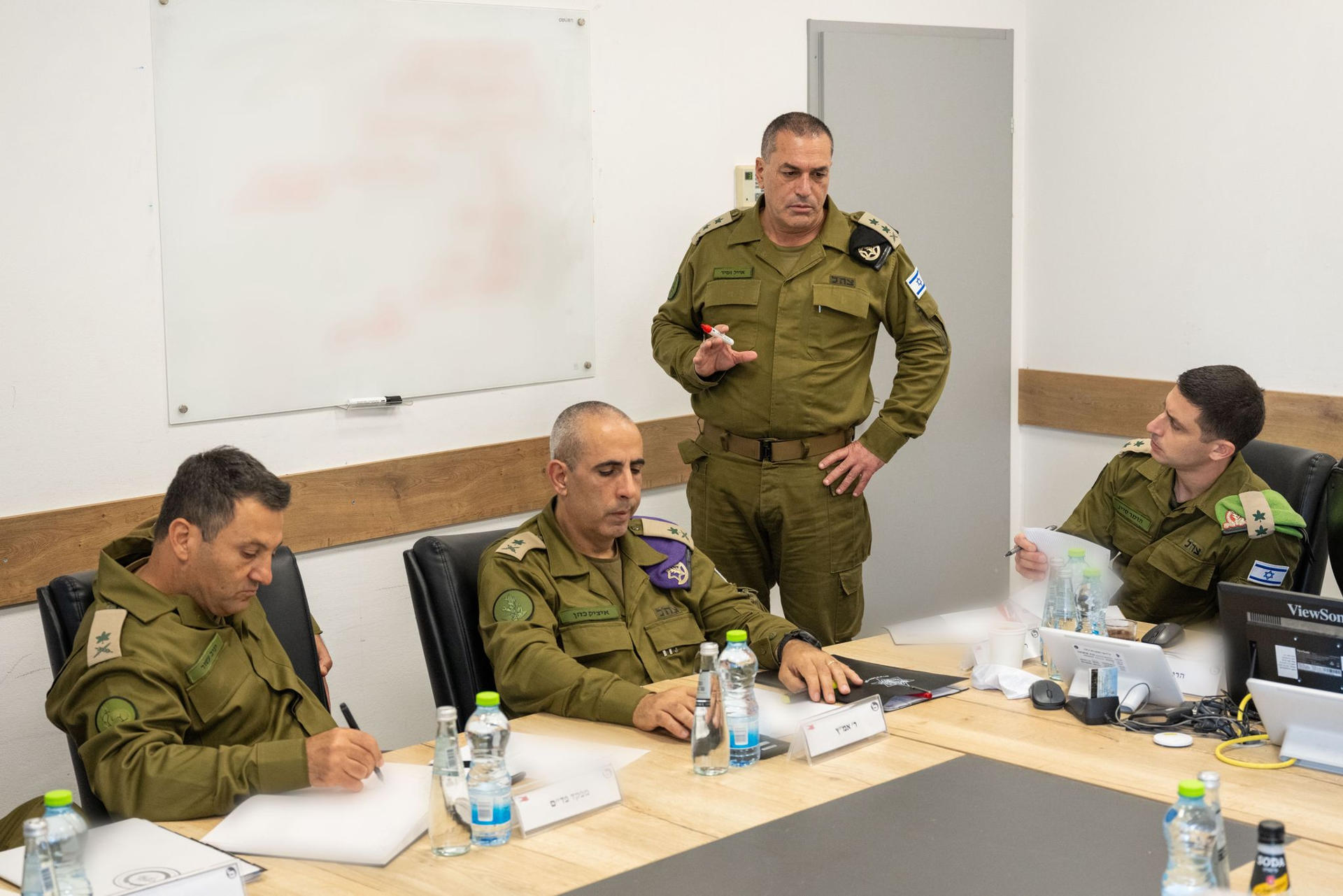 El jefe del Ejército israelí, Eyal Zamir, se reunió este viernes con comandantes para planear la expansión de sus operaciones en la Franja de Gaza, tras la aprobación por parte del gabinete de seguridad israelí de la toma de la ciudad de Gaza y el desplazamiento de su población. EFE/ Fuerzas de Defensa de Israel // SOLO USO EDITORIAL/SOLO DISPONIBLE PARA ILUSTRAR LA NOTICIA QUE ACOMPAÑA (CRÉDITO OBLIGATORIO)
