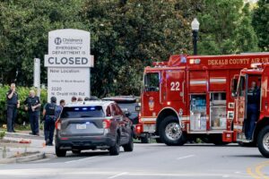 La Policía y el personal de emergencia acudieron al lugar de un incidente con un tirador cerca de la Universidad Emory y los Centros para el Control y la Prevención de Enfermedades en Atlanta, Georgia, EE. UU., el 8 de agosto de 2025. EFE/EPA/ERIK S. LESSER