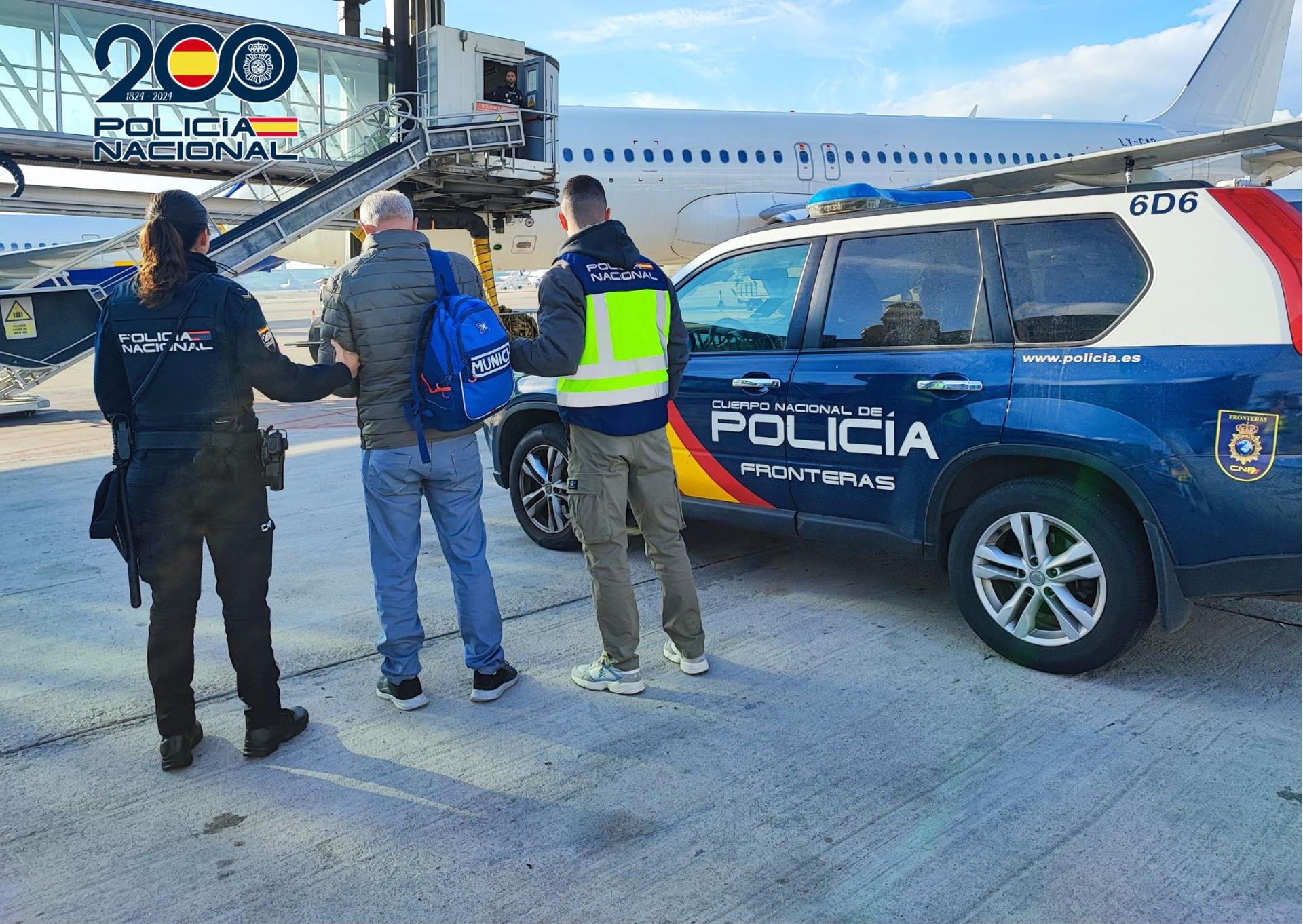 Agentes de la Policía Nacional han detenido en Girona, en el mismo día, a tres fugitivos reclamados por las autoridades mexicanas y marroquíes. A dos de ellos se les reclama por un delito de estafa y al tercero por un delito de tráfico de drogas. La autoridad judicial ha decretado el ingreso en prisión de los tres a la espera de ser extraditados a México y Marruecos. La condena a la que se enfrentan es de hasta ocho años de prisión por el delito de estafa y de hasta diez años de prisión por el delito de tráfico de drogas en sus países de origen 13-agosto-2025.- Agentes de la Policía Nacional han detenido en Girona, en el mismo día, a tres fugitivos reclamados por las autoriades mexicanas y marroquíes. EFE/ Manuel Rosales Jimenez/Policía Nacional / ***SOLO USO EDITORIAL/SOLO DISPONIBLE PARA ILUSTRAR LA NOTICIA QUE ACOMPAÑA (CRÉDITO OBLIGATORIO)***