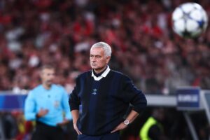 José Mourinho, durante el partido que l Fenerbahce perdió en Lisboa contra el Benfica. EFE/EPA/RODRIGO ANTUNES