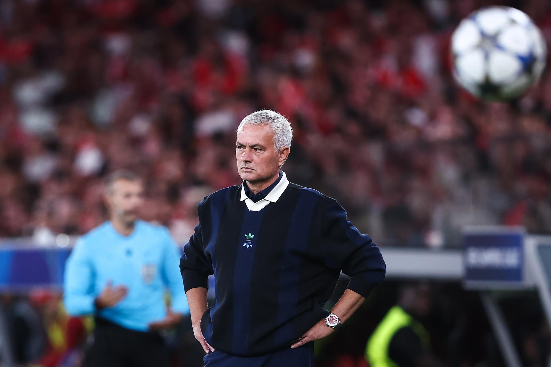 José Mourinho, durante el partido que l Fenerbahce perdió en Lisboa contra el Benfica. EFE/EPA/RODRIGO ANTUNES