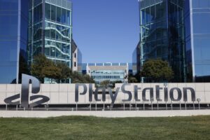 Fotografía de archivo de una vista exterior del logo de Sony PlayStation, en San Mateo, California. EFE/JOHN G. MABANGLO