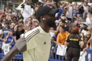 El defensa alemán del Real Madrid Antonio Rudiger a su llegada al hotel de concentración del equipo en Oviedo, horas antes del partido correspondiente a la segunda jornada de la LaLiga EA Sports que enfrenta al Real Oviedo y al Real Madrid, esta tarde en el estadio Carlos Tartiere. EFE/Paco Paredes