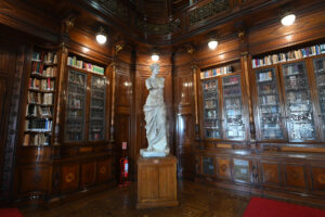 Fotografía de la biblioteca del Palacio Legislativo en Montevideo (Uruguay). EFE/ Federico Gutierrez