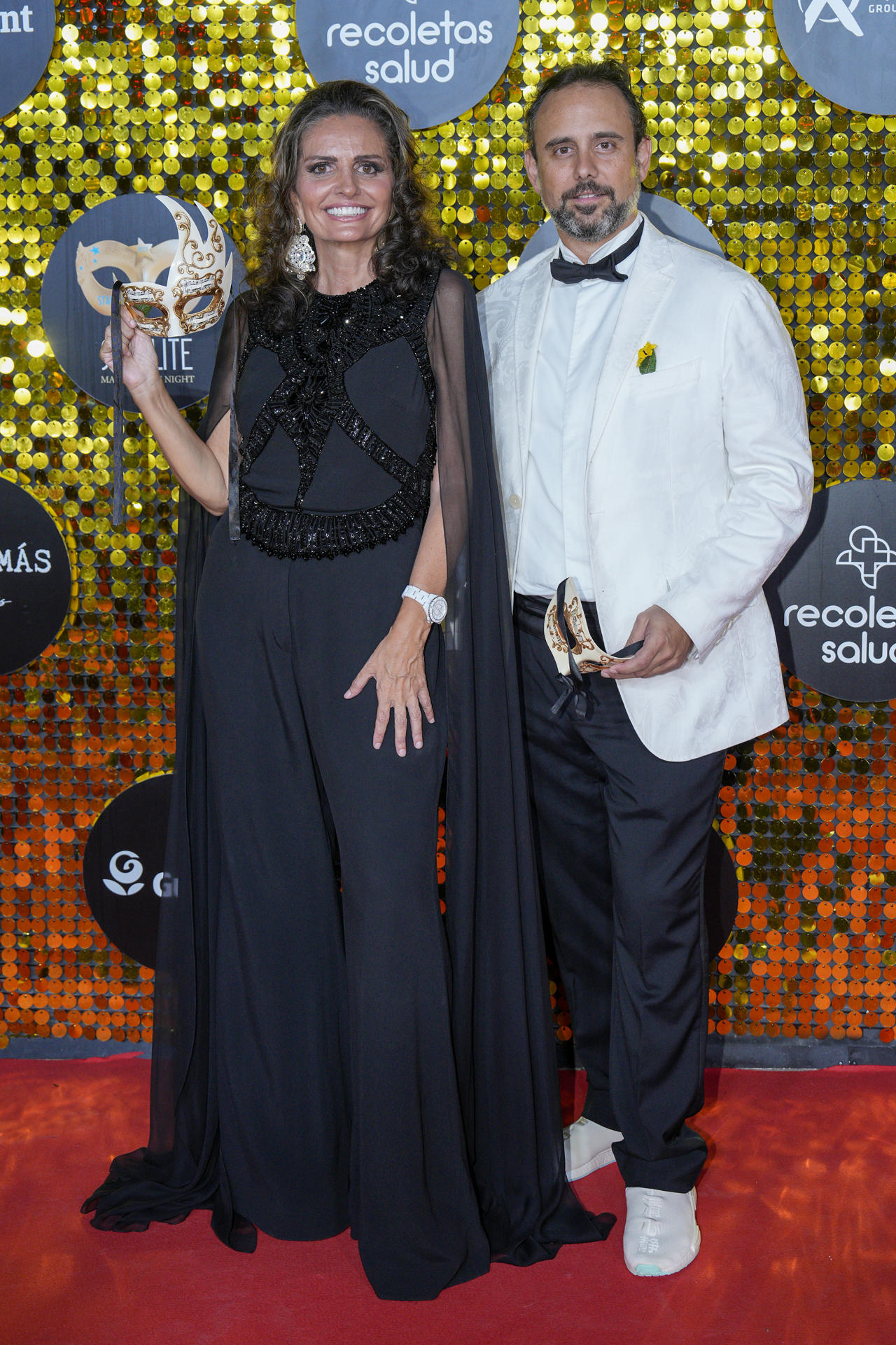 La creadora y presidenta ejecutiva del grupo Starlite Sandra García-Sanjuán y su marido, Ignacio Maluquer, posan a su llegada a la gala Starlite Occidente, este domingo en Marbella. EFE/Juan Carlos Domínguez

