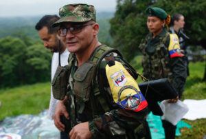 Fotografía de archivo del 16 de abril de 2023 que muestra al comandante general de la disidencia de las FARC, Alias 'Iván Mordisco', en San Vicente del Caguán (Colombia). EFE/ Ernesto Guzmán Jr.