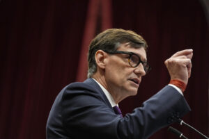 Imagen de archivo (22/07/2025) del presidente catalán, Salvador Illa, en comparecencia ante el pleno del Parlament. EFE/Alejandro García