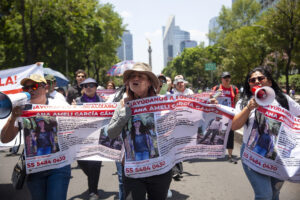 Familiares y amigos de García Gámez, que desapareció el pasado en las montañas del Ajusco, en el sur de la Ciudad de México, marcharon para exigir a las autoridades la localización de la mujer de 19 años. Imagen de archivo. EFE/ Madla Hartz