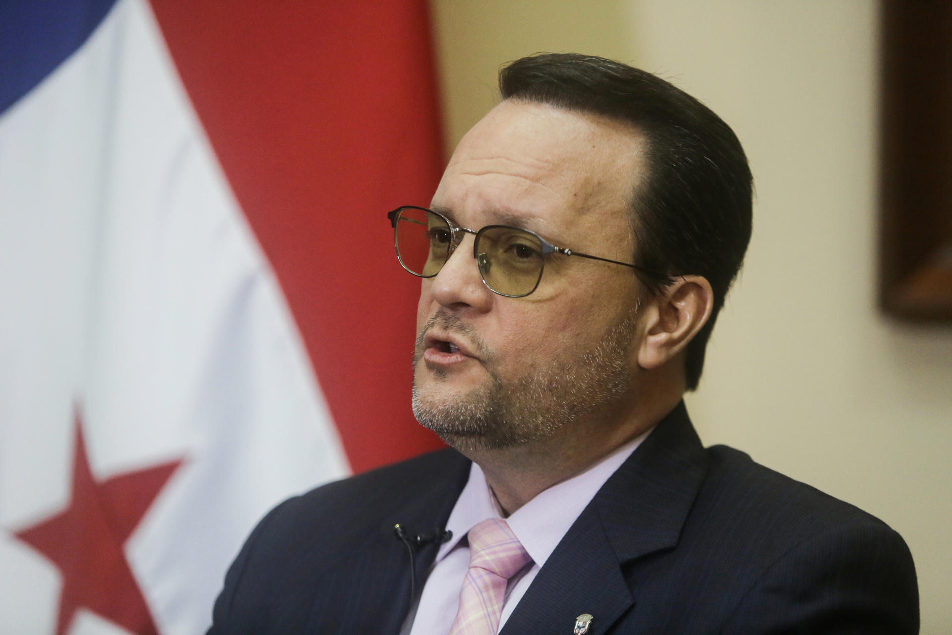Fotografía de archivo del ministro de Comercio e Industrias de Panamá, Julio Moltó, durante una entrevista con EFE, en Ciudad de Panamá (Panamá). EFE/Carlos Lemos