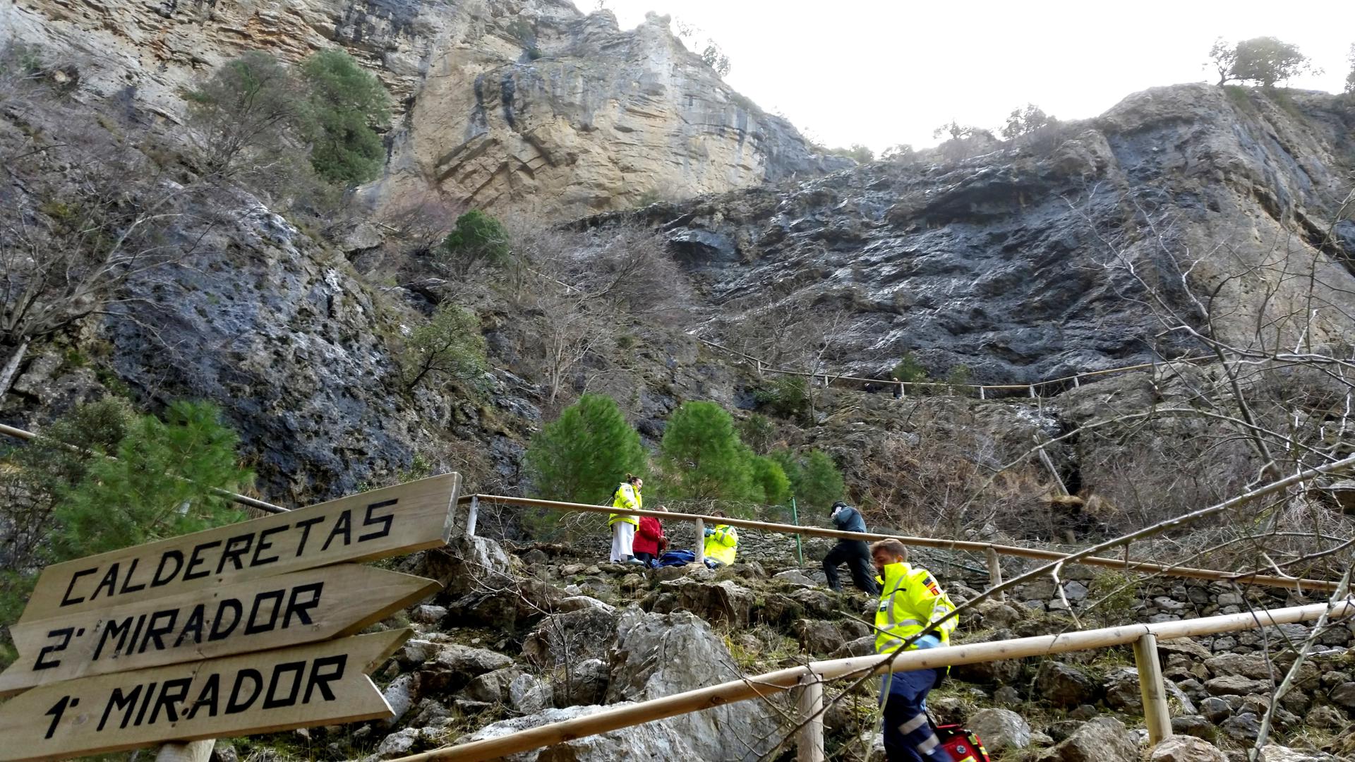 Imagen de archivo de uno de los caminos que dirige a un mirador para observar el nacimiento del río Mundo, en el termino municipal de Riópar, en Albacete. EFE/Antonio Martín