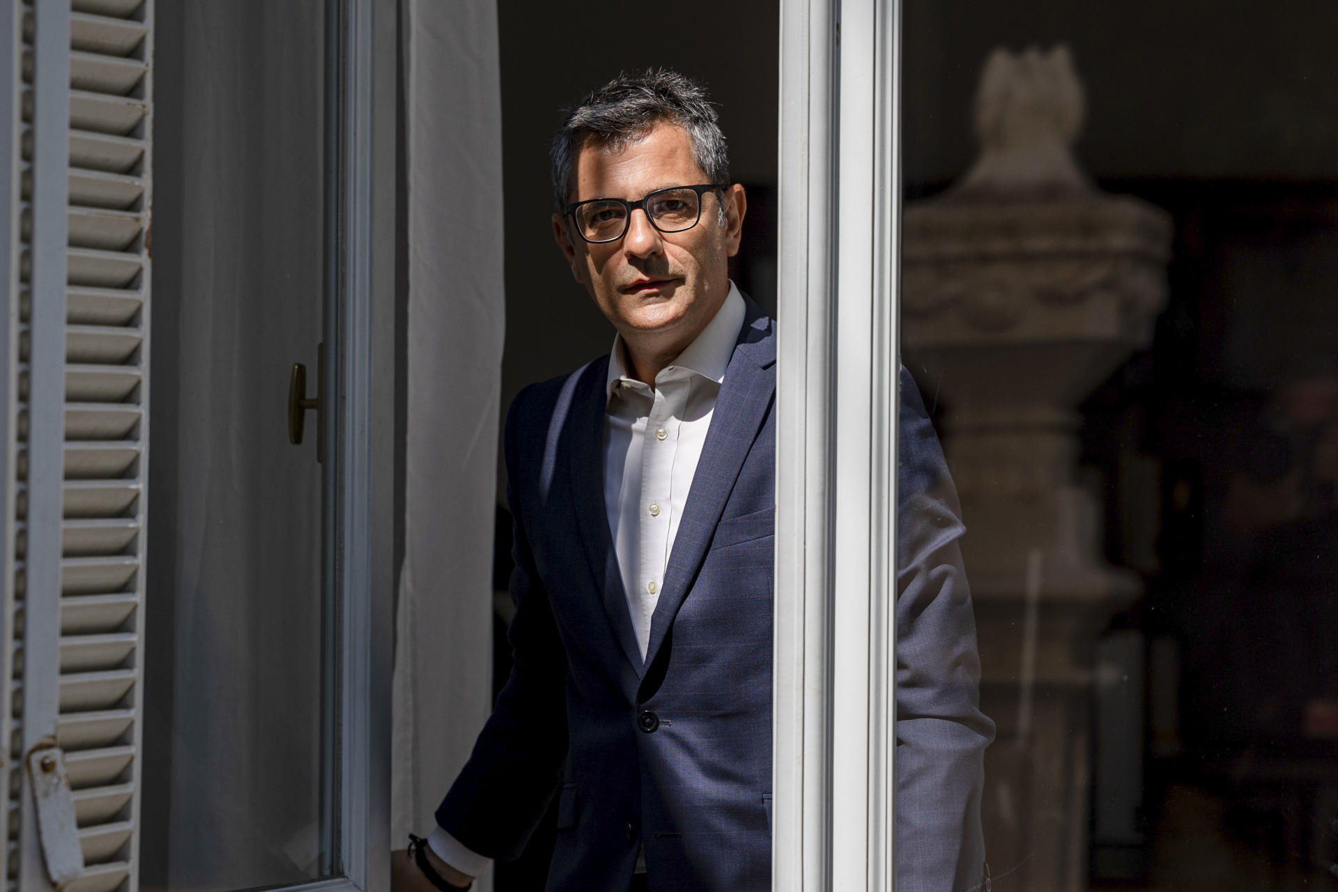 El ministro de la Presidencia, Justicia y Relaciones con las Cortes, Félix Bolaños, tras su reunión con el presidente de la Autoridad Independiente de Protección del Informante, Manuel Villoria, este viernes en Madrid. EFE/ Daniel Gonzalez