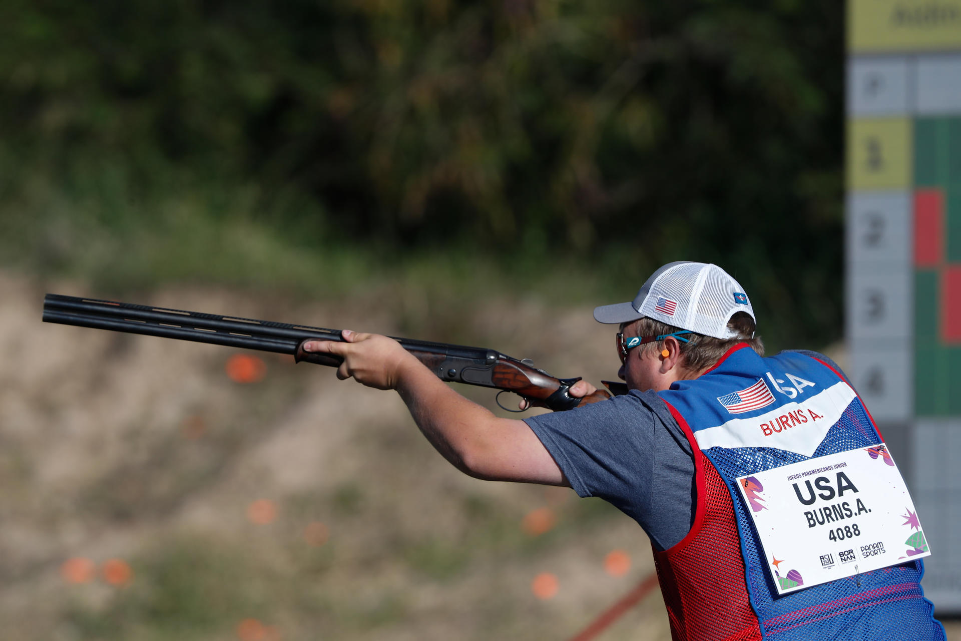 El tirador estadounidense Aidin Burns participa en la prueba de tiro en la modalidad de skeet masculino, durante los Juegos Panamericanos Junior Asunción 2025, en el Comité Olímpico Paraguayo, en Luque (Paraguay). EFE/Juan Pablo Pino