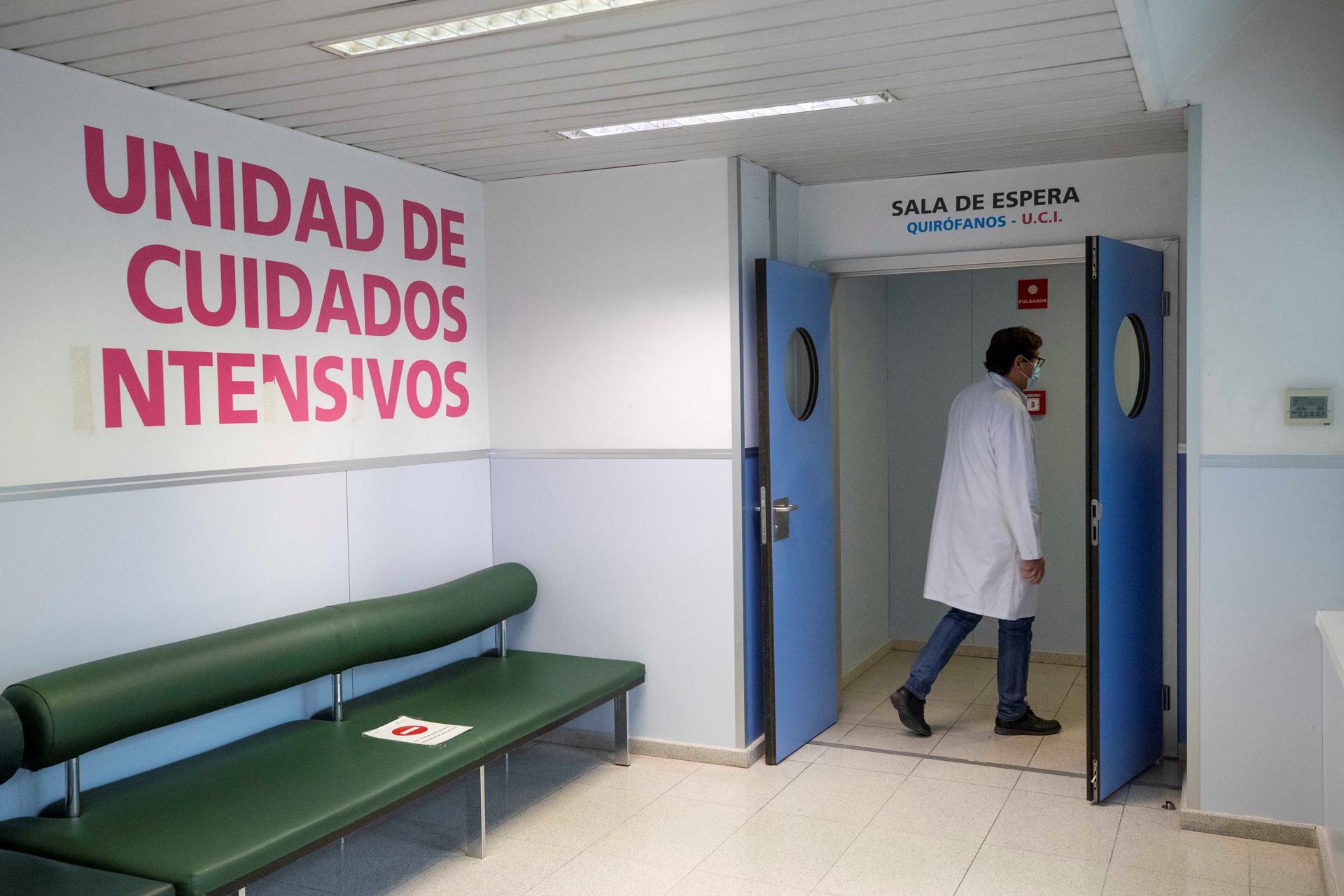 Imagen de archivo a una unidad de cuidados intensivos. EFE/ Marcial Guillén