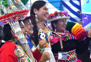 Indígenas simpatizantes del expresidente de Bolivia Evo Morales participan en un evento con el exmandatario y delegaciones del Runasur este sábado, en Ivirgarzama (Bolivia). EFE/ Jorge Abrego