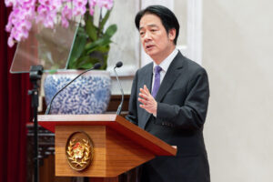 Fotografía cedida este lunes, 25 de agosto, por la Oficina Presidencial de Taiwán, del mandatario taiwanés, William Lai, al comparecer ante la prensa, en Taipéi (Taiwán). EFE/Oficina Presidencial de Taiwán