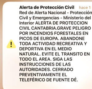 Por primera vez en España, tres comunidades autónomas -Castilla y León, Asturias y Cantabria- han utilizado de forma coordinada el sistema de comunicación masiva de una emergencia a través de los teléfonos móviles Es-Alert para pedir a los ciudadanos cercanos a los Picos de Europa que abandonen cualquier actividad en la montaña.. EFE/