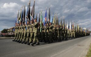Soldados de las Fuerzas Armadas Croatas participan en un desfile militar en Zagreb, Croacia, 31 de julio de 2025. Croacia marcó el 30º aniversario de la Operación Tormenta, la última gran batalla de la Guerra de Independencia Croata en agosto de 1995, con un desfile militar que contó con más de 3.500 soldados y varios cientos de vehículos militares. (tormenta, Croacia) EFE/EPA/ANTONIO BAT