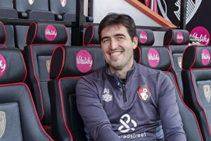 Andoni Iraola durante la entrevista con EFE en el Vitality Stadium, casa del Bournemouth inglés. Foto de archivo de: Guillermo Garrido/EFE