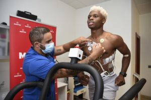 Fotografía de Carlos Barba, en la que puede verse en una imagen de archivo del 8 de julio de 2022 al futbolista belga Largie Ramazani, entonces en las filas del Almería. EFE