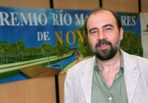 Imagen de archivo del escritor y periodista Guillermo Galván. EFE/Fernando Alvarado