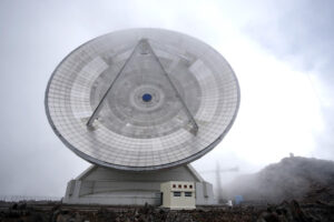 Fotografía donde se observa el Gran Telescopio Milimétrico Alfonso Serrano este martes, en el parque Nacional Pico de Orizaba, en Puebla (México). EFE/ Hilda Ríos