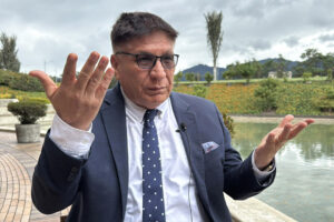 El exdiputado colombiano Sigifredo López, habla en entrevista con EFE el 31 de julio de 2025, en Bogotá (Colombia). EFE/ Carlos Ortega