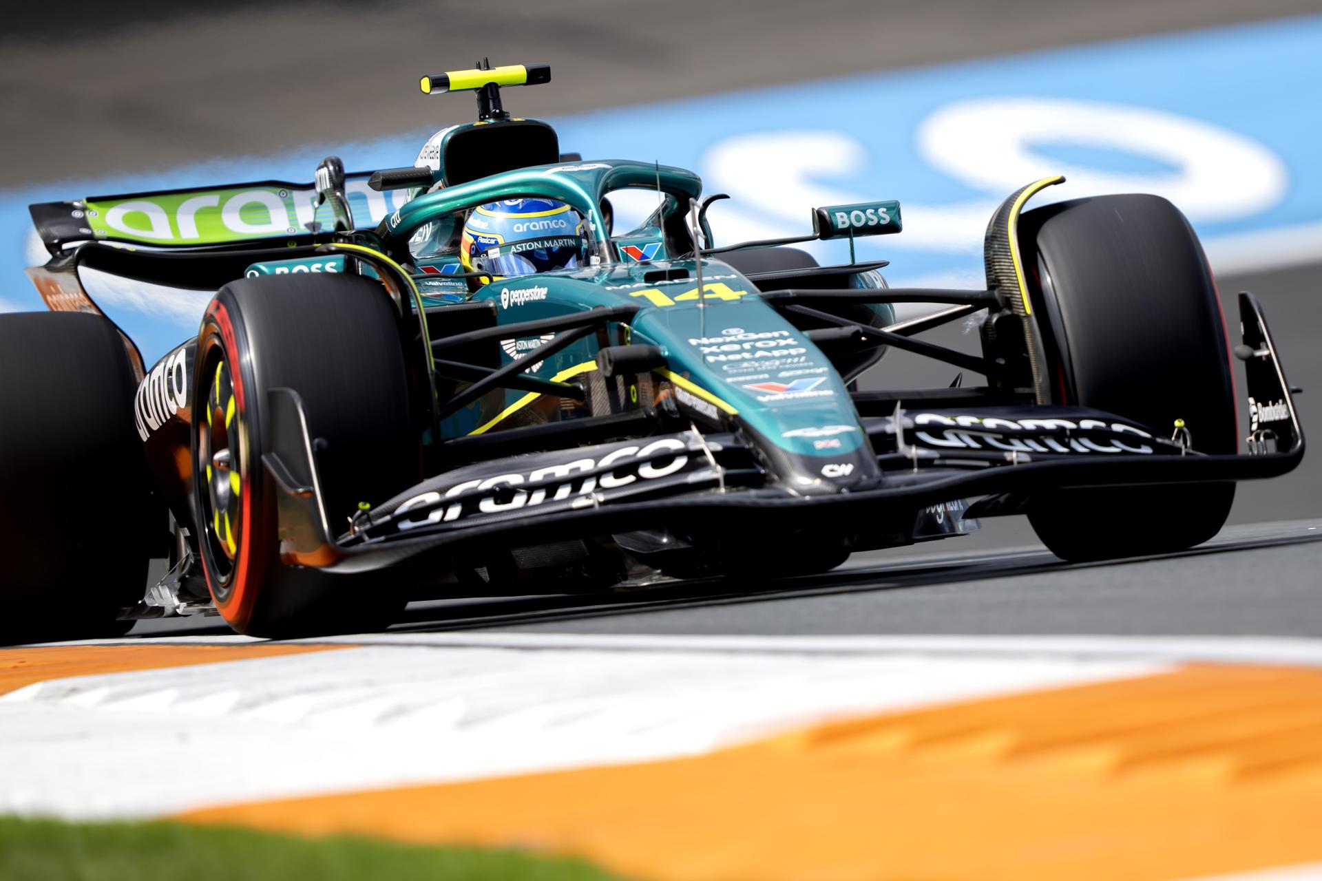 Zandvoort (Países Bajos), 29/08/2025.- El doble campeón del mundo español Fernando Alonso (Aston Martin), que marcó el segundo tiempo este viernes en los entrenamientos libres del Gran Premio de Países Bajos, el decimoquinto del Mundial de Fórmula Uno, en el circuito de Zandvoort.EFE/EPA/SANDER KONING