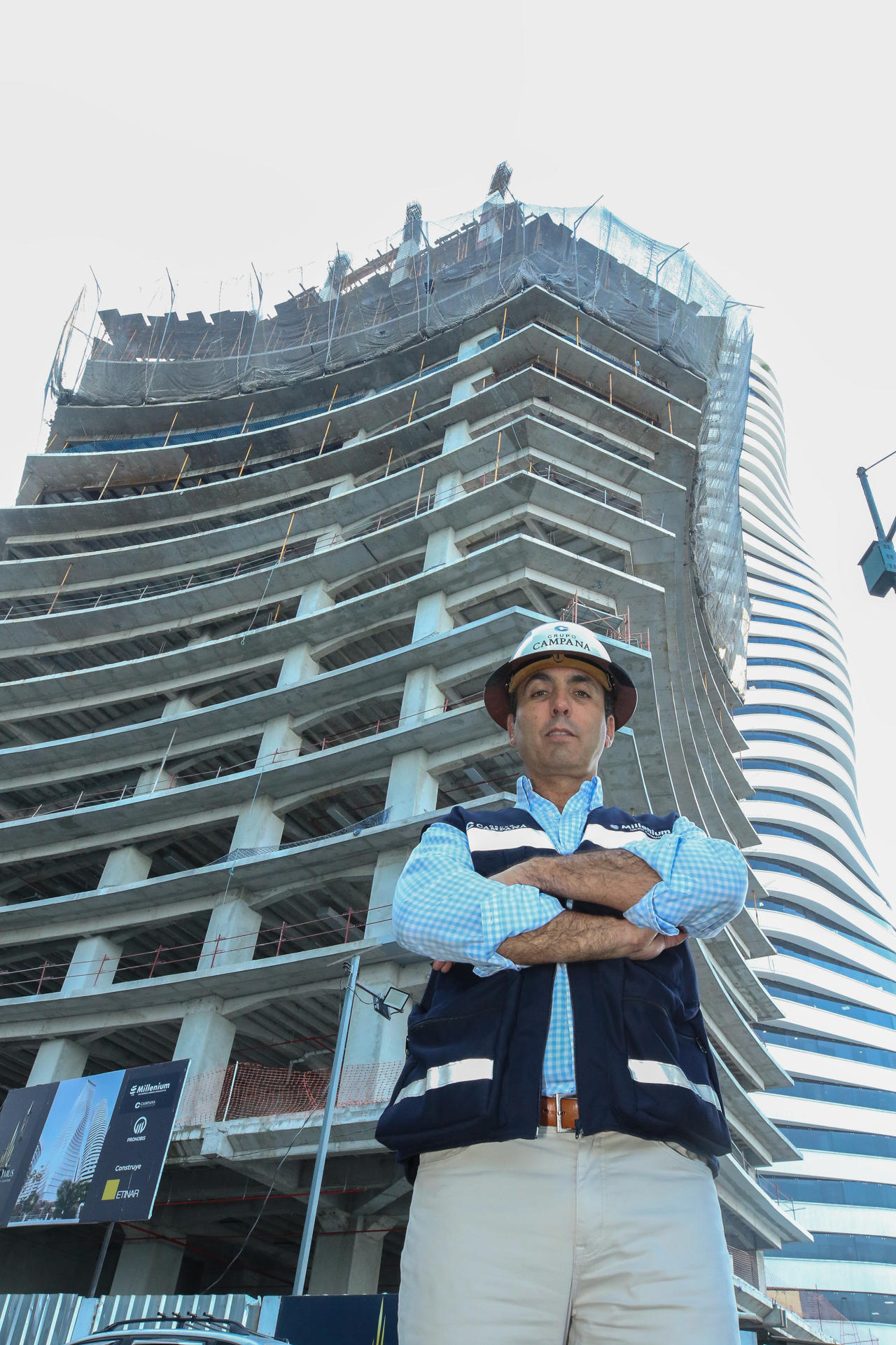 El empresario Pablo Campana durante una entrevista en Guayaquil. En la zona más turística de Guayaquil, y frente al río que vio nacer a la ciudad más poblada del Ecuador, ya se levanta el edificio Maxximus Guayaquil City Center, el primer rascacielos del país. EFE/ Jonathan Miranda
