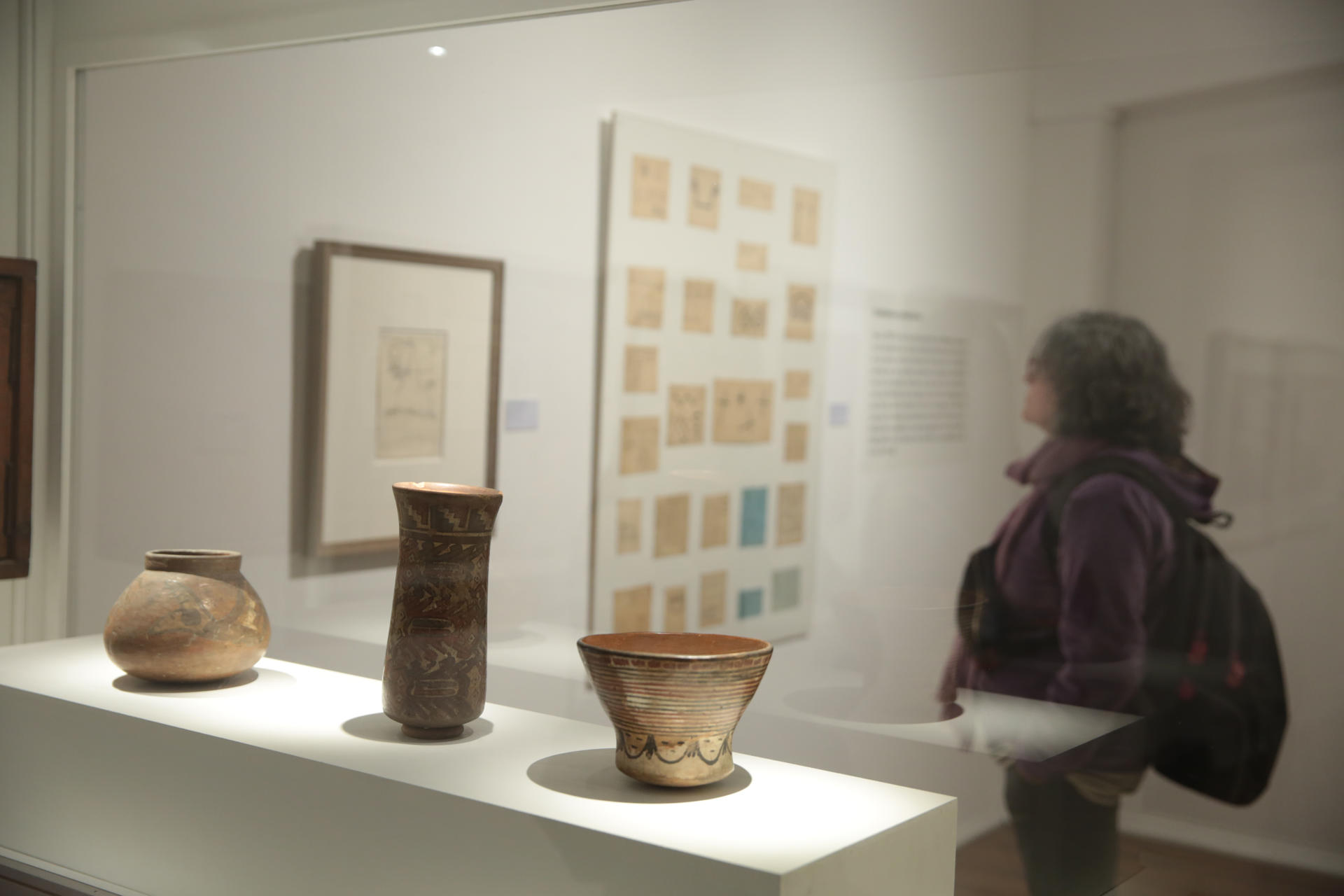 Una persona recorre la exposición 'Joaquín Torres García: Clásico Moderno Universal' este jueves, en el Museo Torres García en Montevideo (Uruguay). EFE/ Alejandro Prieto