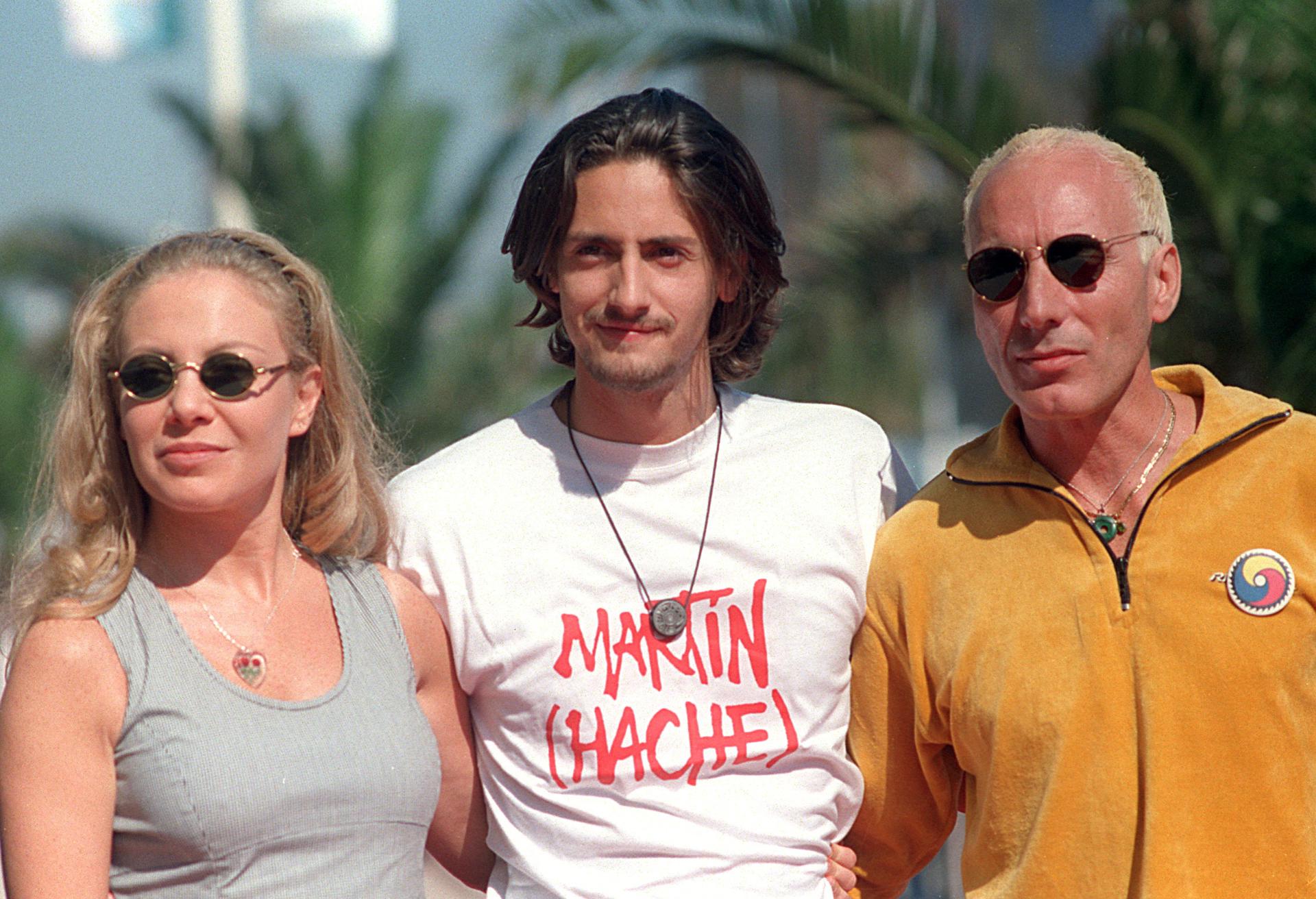 Imagen de archivo (19-9-1997).- Los actores (i-d) Cecilia Roth, Juan Diego Botto y Eusebio Poncela, protagonistas de "Martín (Hache)" del director Adolfo Aristarain, posan juntos durante la presentación de la película en el XLV Festival Internacional de Cine de San Sebastián. Efe/Antonio Alonso/ig