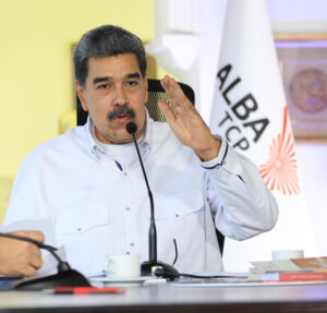 Fotografía cedida por prensa del Palacio de Miraflores del presidente de Venezuela, Nicolás Maduro, hablando durante una reunión virtual con los integrantes de la Alianza Bolivariana para los Pueblos de Nuestra América (ALBA) este miércoles, en Caracas (Venezuela). EFE/ Palacio de Miraflores