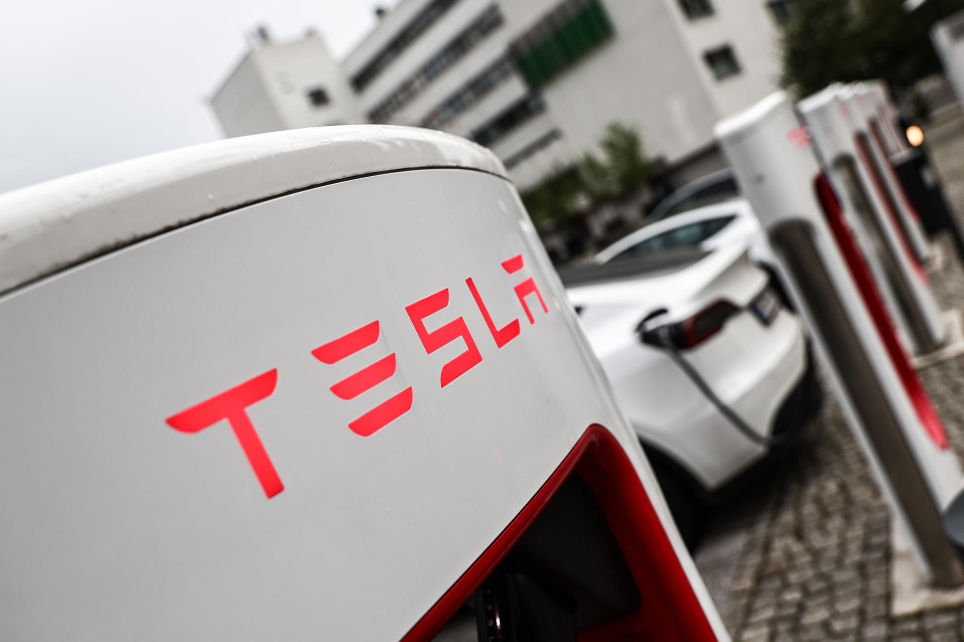 Fotografía de un vehículo Tesla. EFE/Filip Singer