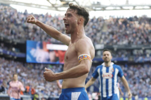 Javi Puado celebra su gol en la última jornada de la pasada Liga. EFE/Andreu Dalmau