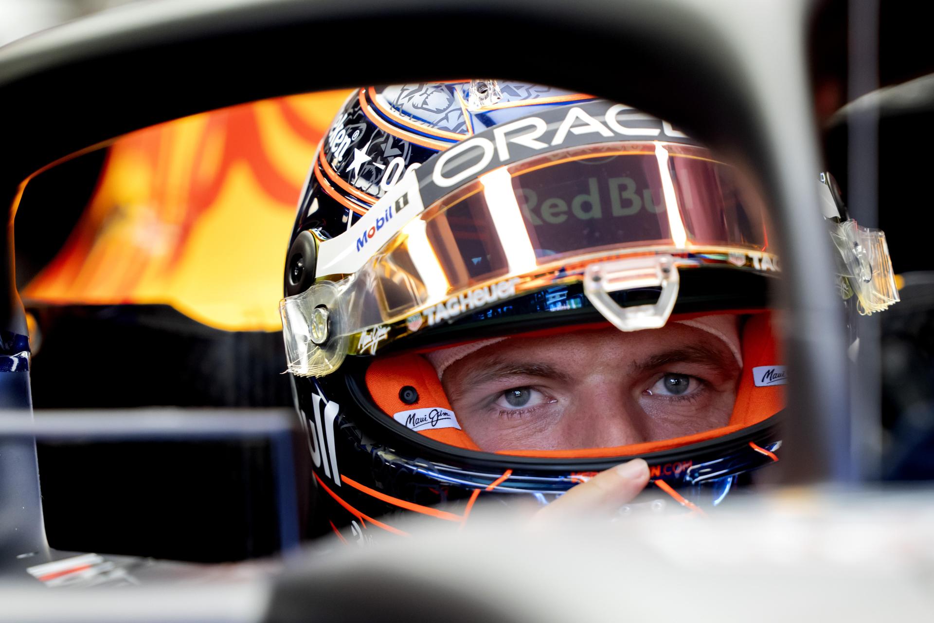Zandvoort (Países Bajos), 29/08/2025.- El piloto neerlandés de Red Bull Racing Max Verstappen, cuádruple campeón mundial de Fórmula Uno y tres veces ganador en esta pista, este viernes durante el primer libre para el Gran Premio de Países Bajos, en Zandvoort. EFE/EPA/SANDER KONING