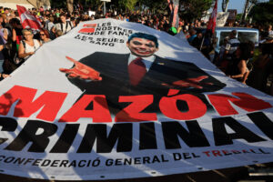 Imagen de archivo (29/07/2025).- La localidad valenciana de Catarroja, en plena zona cero de la dana, acoge este martes la novena manifestación contra el president de la Generalitat, Carlos Mazón, por su gestión de la tragedia este martes, día en que se cumplen nueve meses de las inundaciones en las que fallecieron 228 personas en la provincia de Valencia. EFE/ Kai Forsterling