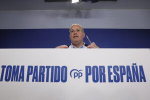 El secretario general del Partido Popular, Miguel Tellado, durante la rueda de prensa sobre asuntos de actualidad que ha ofrecido este miércoles en Madrid. EFE/ Zipi Aragon