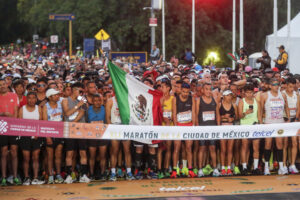 Corredores participan en la XLI edición del Maratón de la Ciudad de México. Fotografía de archivo. EFE/Isaac Esquivel