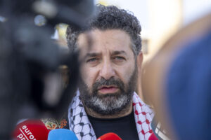 El coordinador de la Global Sumud Flotilla, Saif Abukeshek. EFE/Cati Cladera