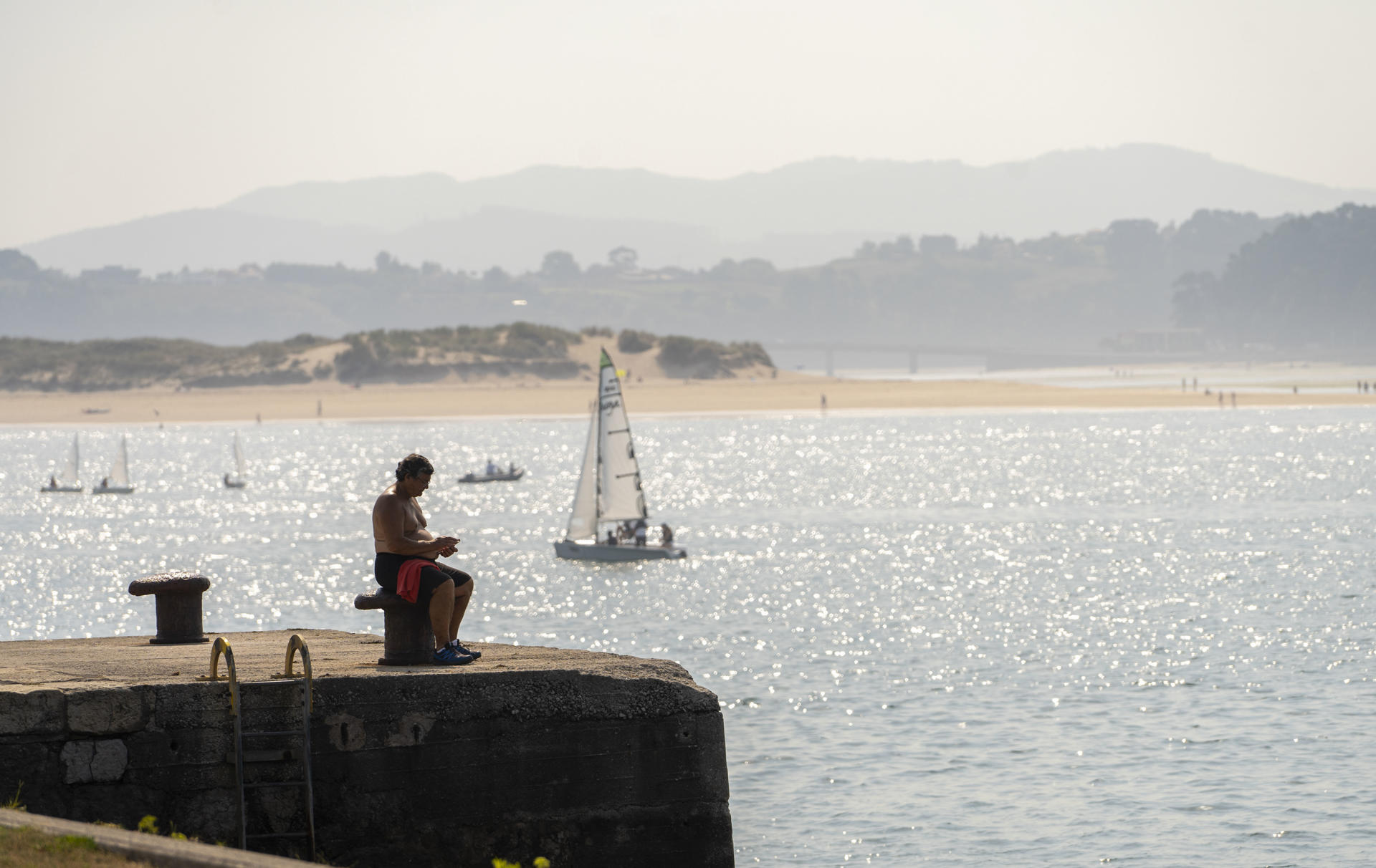 Continúan las altas temperaturas en Santander y toda Cantabria. EFE/ ROMÁN G. AGUILERA
