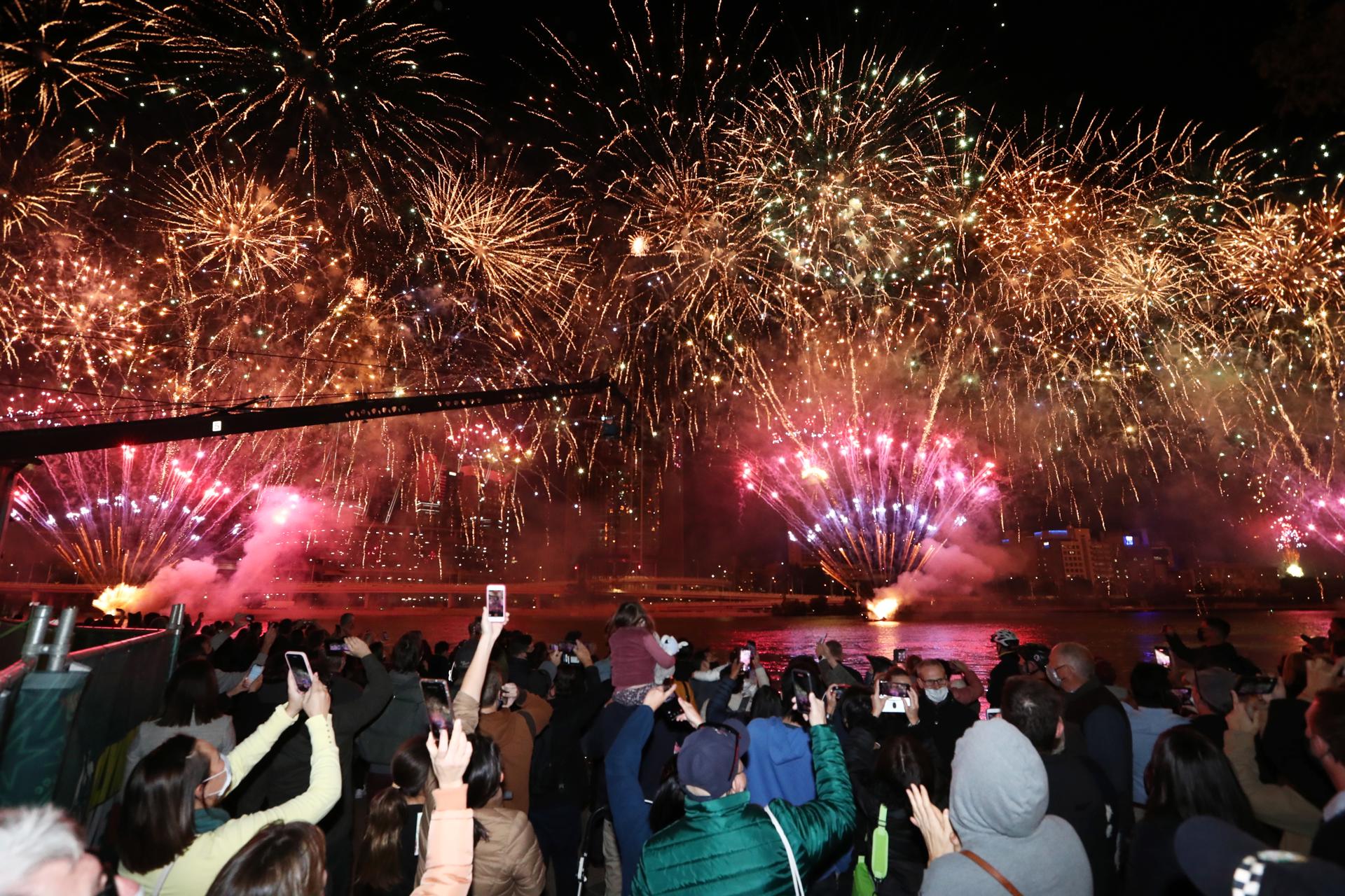 Celebraciones en Brisbane tras el anuncio, el 21 de julio d 2021, de que la ciudad australiana organizará los Juegos Olímpicos de 2032. EFE/EPA/JASON O'BRIEN
