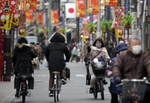 Imagen de archivo de una calle comercial de Tokio.EFE/EPA/FRANCK ROBICHON