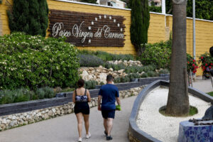 Paseo Virgen del Carmen en el entorno de la playa de Rincón de la Victoria (Málaga), donde ha aparecido el cadáver de una mujer, sin aparentes signos de violencia. EFE/ Jorge Zapata