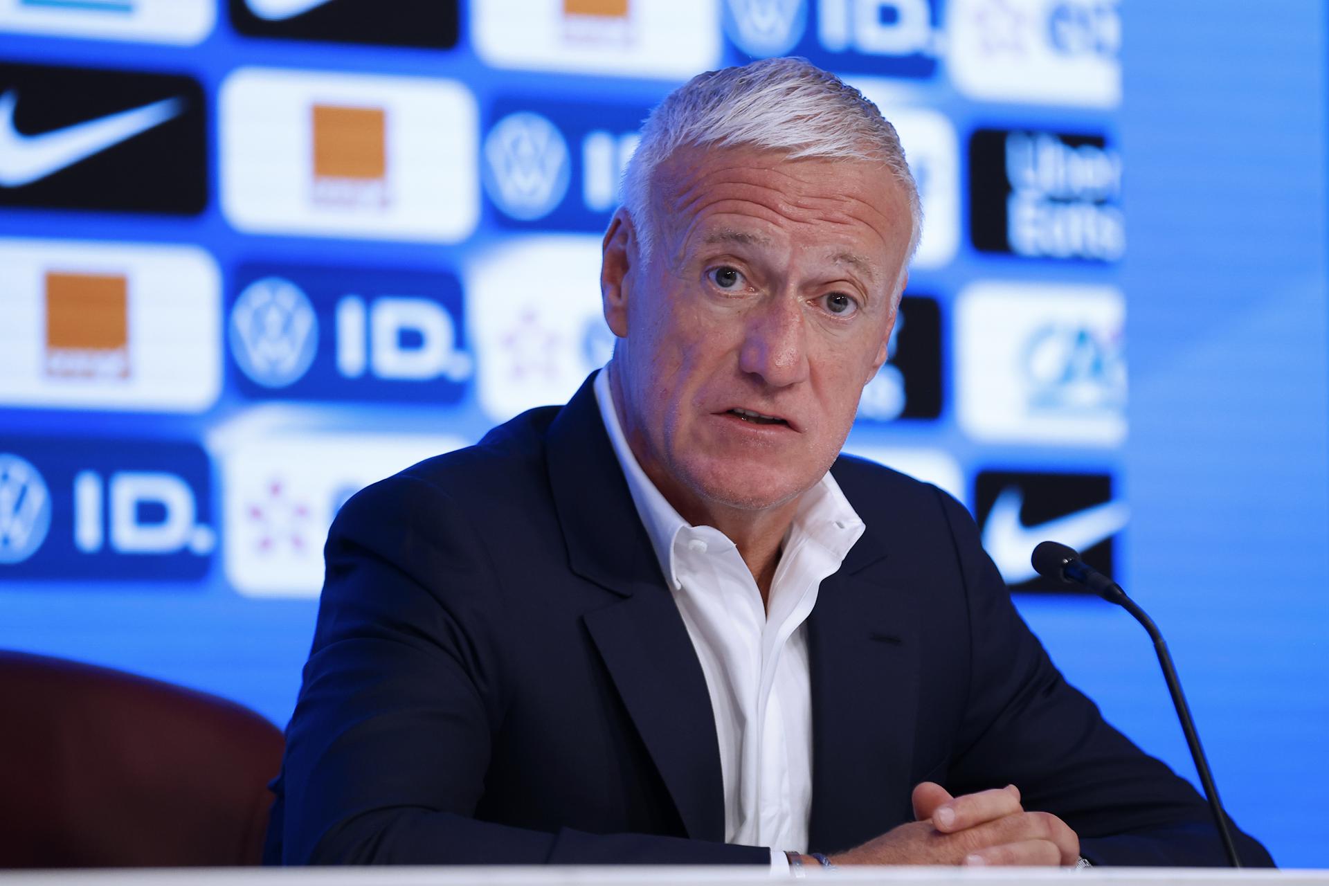 El seleccionador de Francia Didier Deschamps da la lista  para los choques clasificatorios para el Mundial de 2026 ante Ucrania EFE/EPA/YOAN VALAT