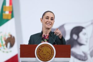La presidenta de México, Claudia Sheinbaum, habla durante una rueda de prensa este jueves, en el Palacio Nacional de la Ciudad de México (México). EFE/ Mario Guzmán